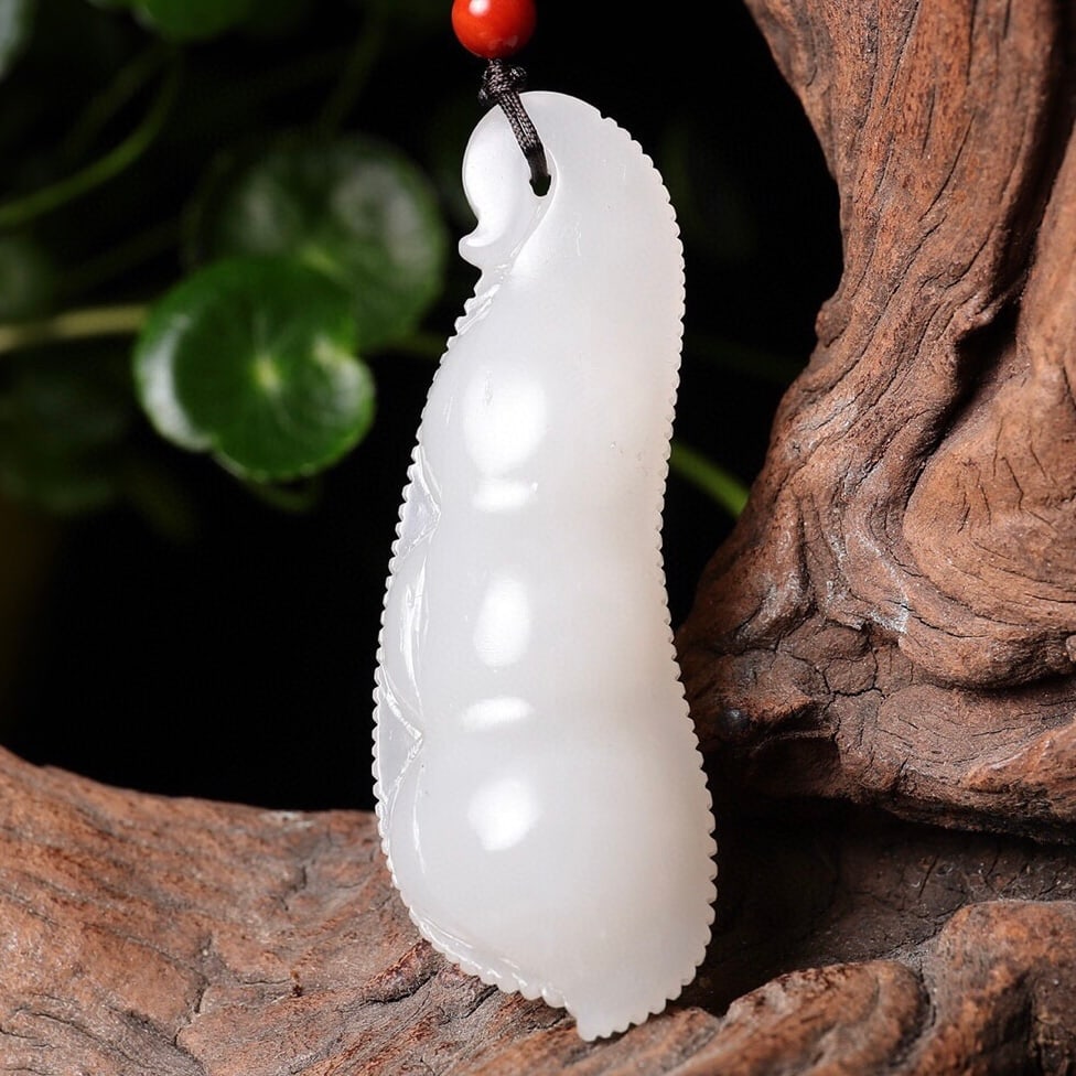 Natural Hetian Jade Bean Pendant with Certificate: Title: Old Hetian Jade Dragon Pendant Date/Period: After2191 Origin: Chinese Dimension: 59x80x25(mm) 2.32x3.15x0.98(inches) Weight 0.35 lbs/157g Materials: Hetian Jade Reserve: $220.00 Shipping: Domes