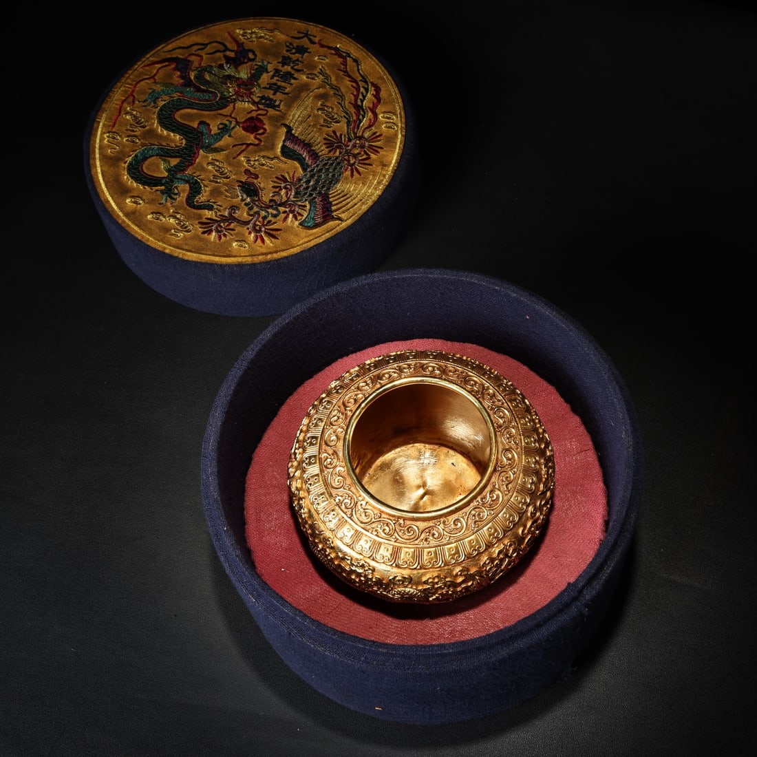 Old Gilt Gold Bronze Dragon Pot w Box: Title: Old Hetian Jade Dragon Pendant Date/Period: After2194 Origin: Chinese Dimension: 59x80x25(mm) 2.32x3.15x0.98(inches) Weight 0.35 lbs/157g Materials: Hetian Jade Reserve: $398.00 Shipping: Domes