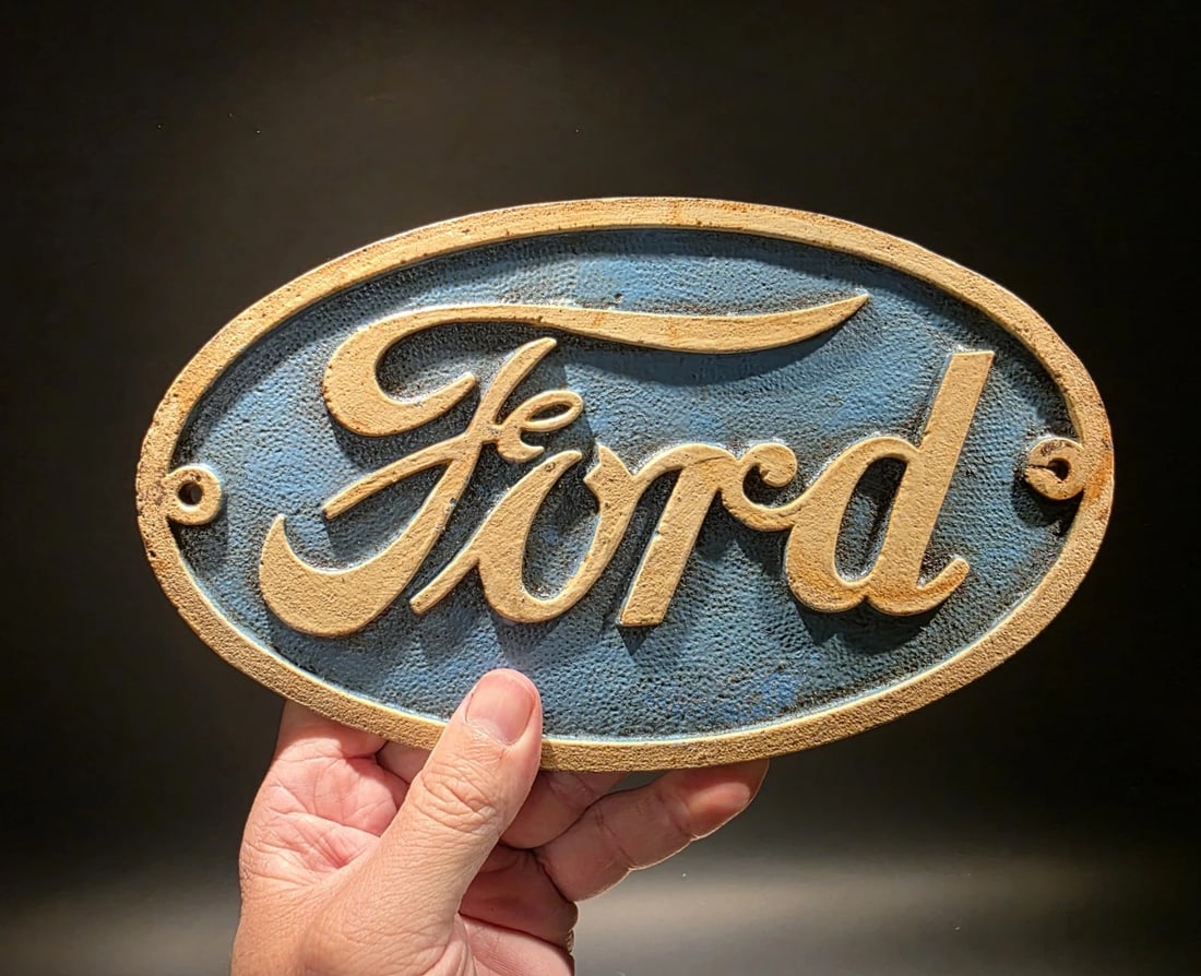 Cast Iron Ford Plaque Sign: 6 1/4" wide x 3 1/4" tall Wonderful reproduction Ford plaque. Good detail heavy cast Iron, hand aged to look like an antique. Certainly hard to tell its age. Reserve: $35.00 Shipping: Domestic: