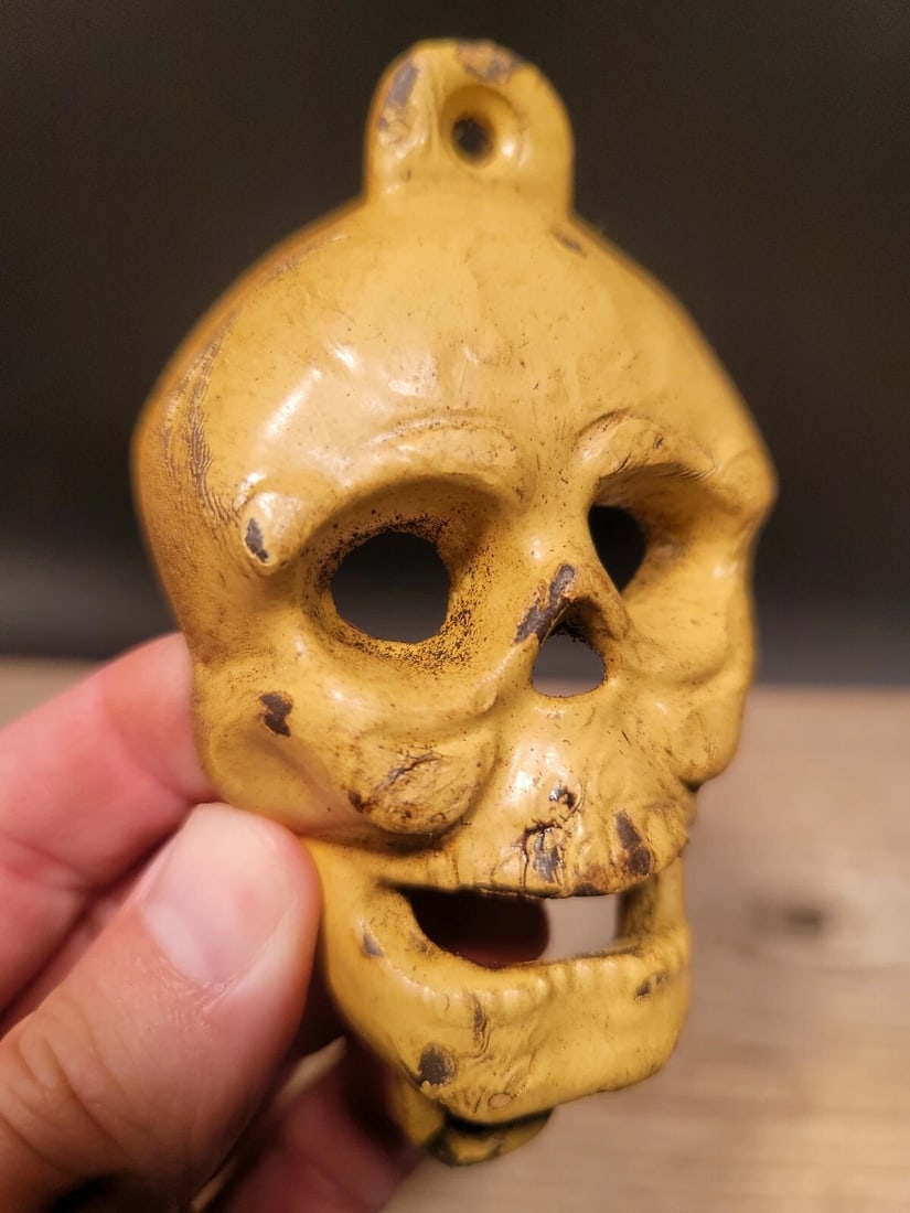 Cast Iron folk art Skull Wall Bottle Opener: 4 3/4" Tall x 2 5/8" Wide Great reproduction cast iron bottle opener. This piece was made to look just like an antique, but is new. Reserve: $17.00 Shipping: Domestic: Flat-rate of $8.00 to anywhere w