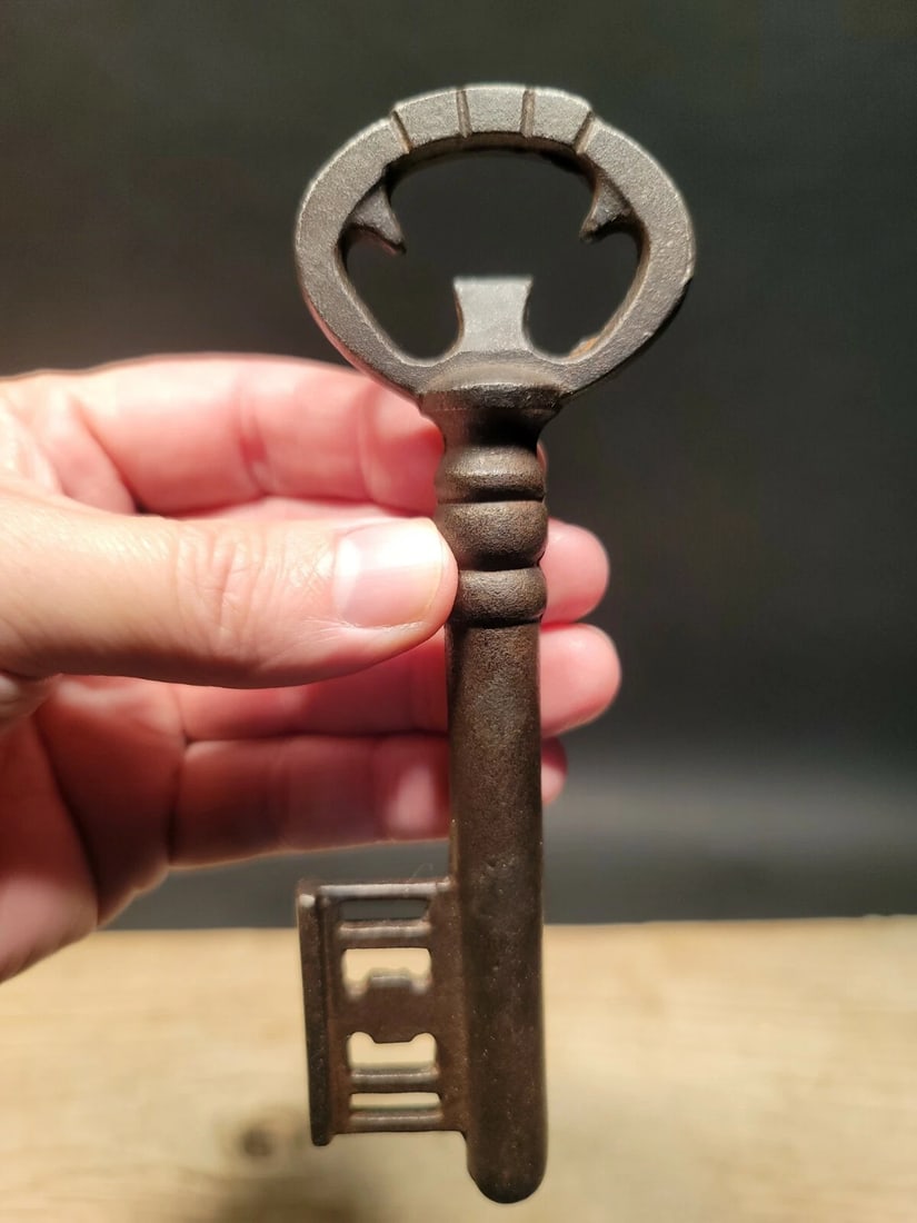 Cast Iron Large Skeleton Church Key: 6 1/8" x 2" Great large reproduction cast iron key! The key is a brown black rust color. Nice heavy solid quality. Reserve: $18.00 Shipping: Domestic: Flat-rate of $5.00 to anywhere within the contigu
