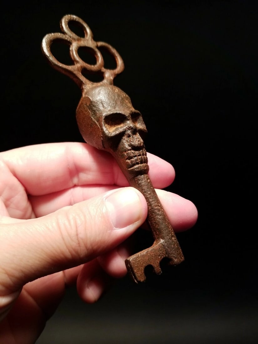 Cast Iron Skull Skeleton Key - 5
