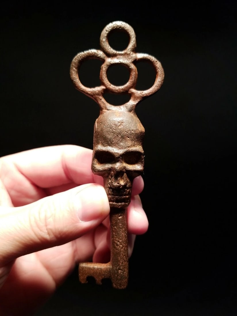 Cast Iron Skull Skeleton Key - 6