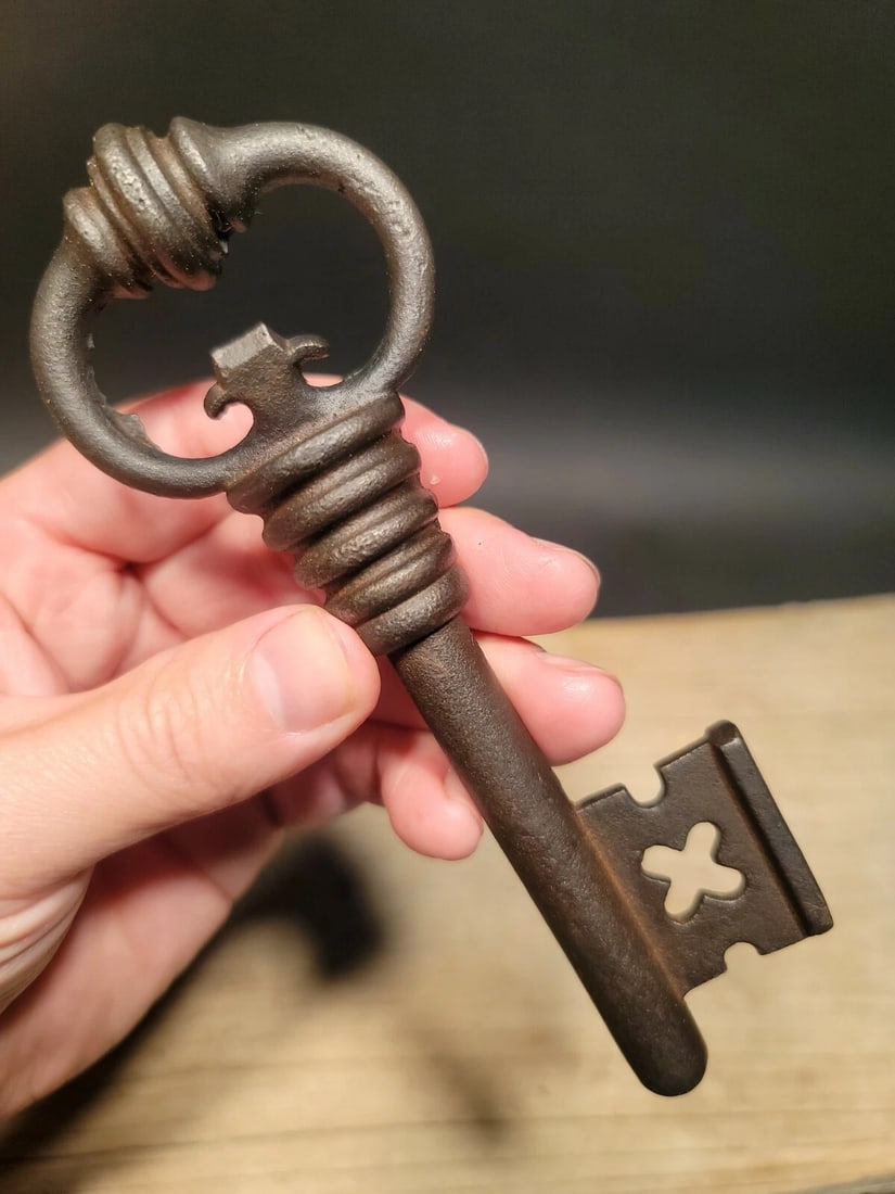 6 1/8" Antique Style Iron Large Skeleton Key - 5