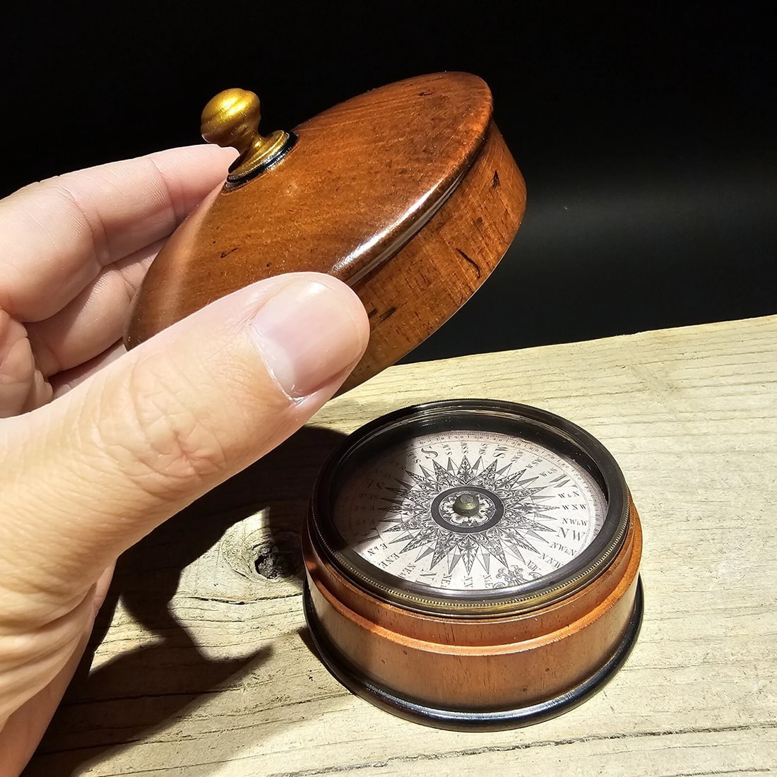 Turned Mahagony Wood Compass with Lid: 3 1/4" Wide heavy wood compass Great reproduction hand turned mahogany base and lid. Fully functional. Great for use or display. Certainly looks like a high end antique. Reserve: $25.00 Shipping: Dome