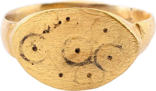 MEDIEVAL ANGLO-SAXON (ENGLISH) RING, SIZE 8: 5th-8th century AD. 3.0mm rounded face band with bottom nub in the Roman taste. Lenticular bezel with concentric circle decoration, of 6 arranged around a central one. The spiritual significance is no
