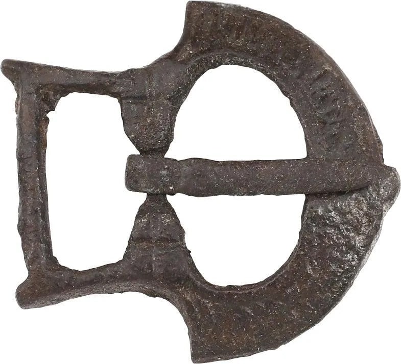 ROMAN LEGIONARIES BELT BUCKLE, 3rd-4th CENTURY AD: Specifically identifiable form. Bronze. 1 1/8" length. Elegant form with a box frame and reeded crescent from the terminal. Original tongue. For the sword and dagger belt of the Roman legionary.