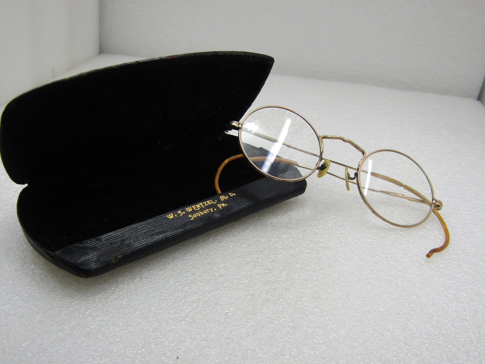 Vintage Cortland AO Early 1900's Eye Glasses in Case, 10kt G.F. (1 of 8)