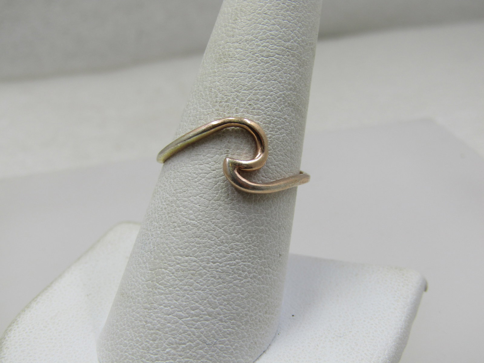 Vintage Sterling and 10kt G.F Wave Ring, Sz. 8, Signed Pura Vida: Title: Vintage Sterling and 10kt G.F Wave Ring, Sz. 8, Signed Pura Vida Description: Vintage Sterling and 10kt G.F Wave Ring, Sz. 8, Signed Pura Vida. Surfer's Ring. This is marked sterling and tests