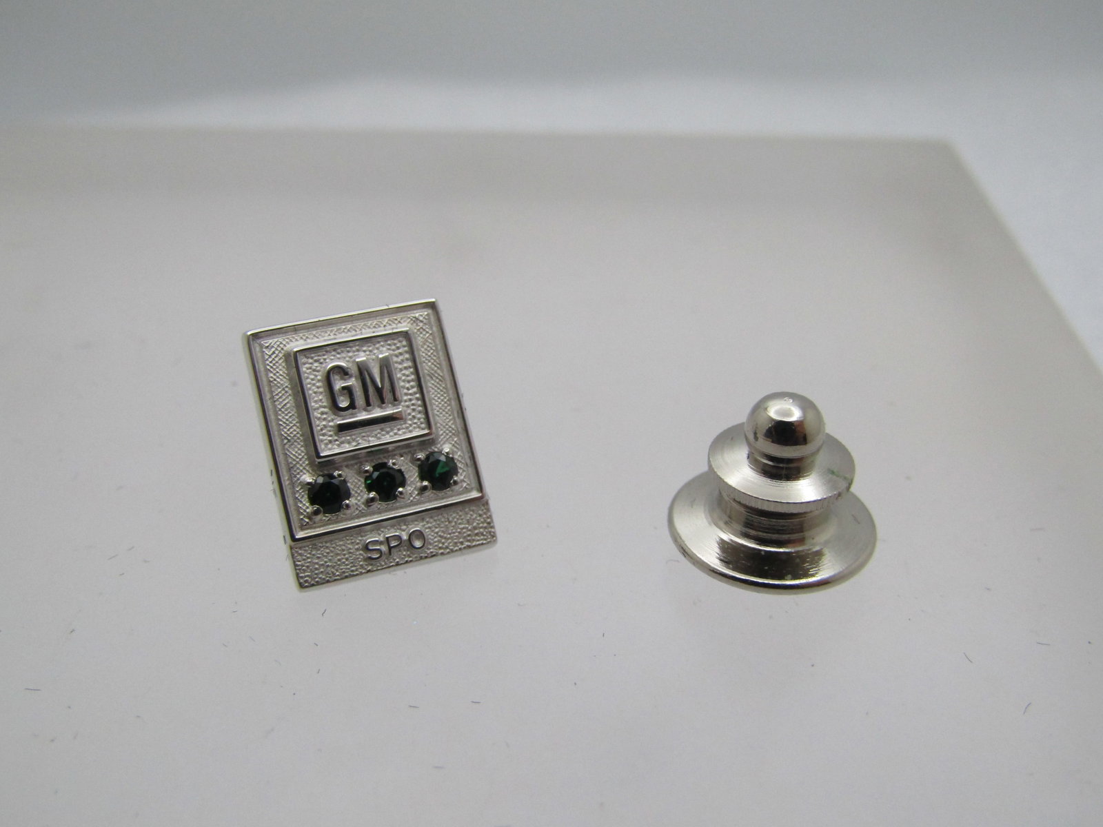 Vintage 10kt G.F. Emerald General Motors SPO Tack Pin, In Original Box: Title: Vintage 10kt G.F. Emerald General Motors SPO Tack Pin, In Original Box Description: Vintage 10kt G.F. Emerald General Motors (GM) SPO Tack Pin, In Original Box. This is white gold filled and ma