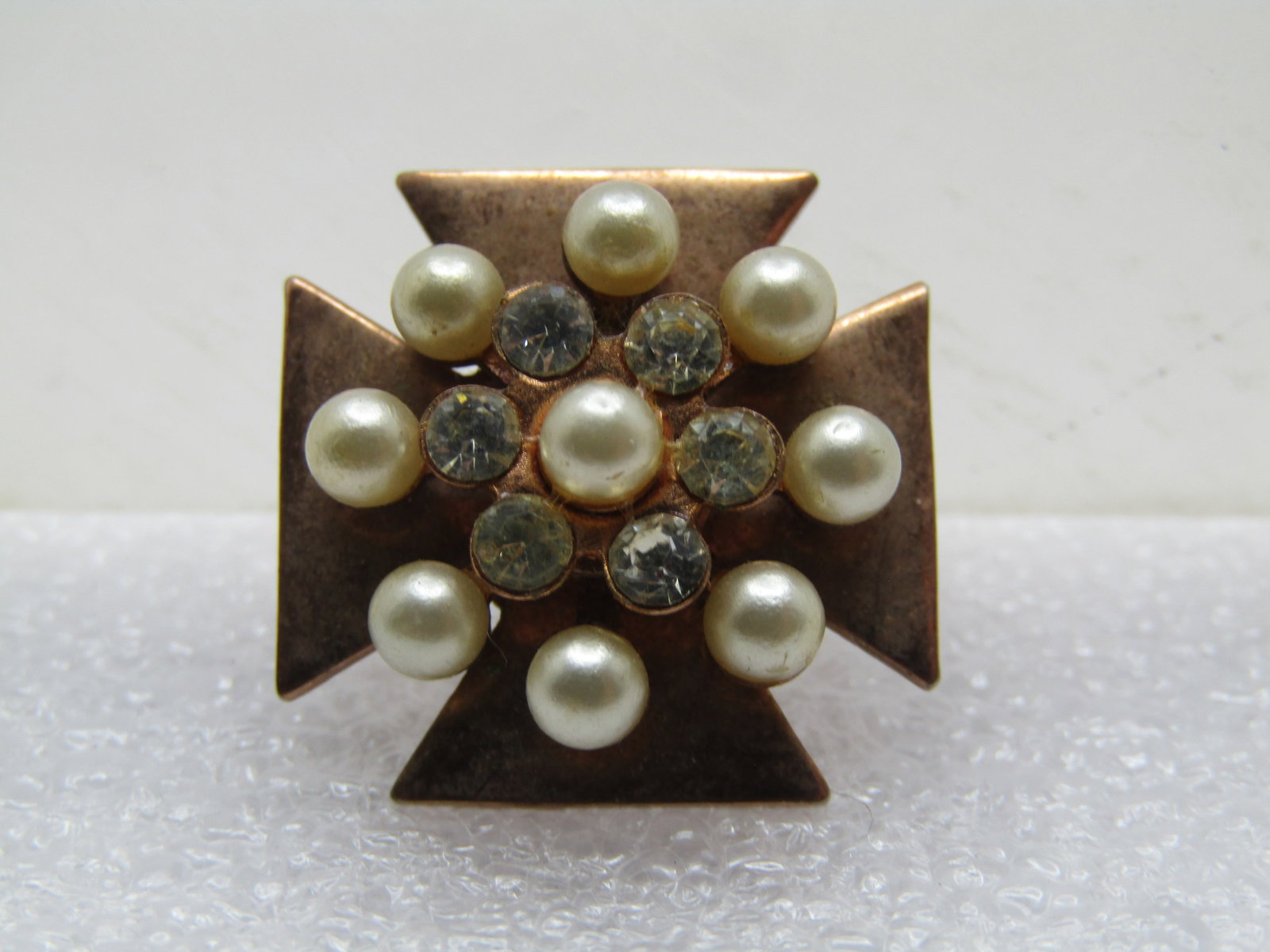 Vintage Faux Pearl and Rhinestone Maltese Cross Brooch, 10kt G.F., 1950's-1960's: Title: Vintage Faux Pearl and Rhinestone Maltese Cross Brooch, 10kt G.F., 1950's-1960's Description: Vintage Faux Pearl and Rhinestone Maltese Cross Brooch, 10kt G.F., 191940's-1950's. It is a 10kt GF