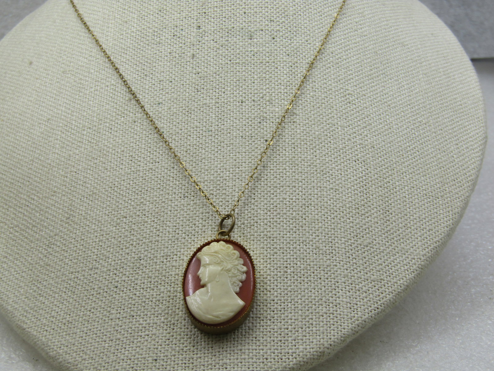 Vintage 10kt G.F. Cameo Necklace, 16.5" , 1930's-1940's: Title: Vintage 10kt G.F. Cameo Necklace, 16.5" , 1930's-1940's Description: Vintage 10kt G.F. Cameo Necklace, 16.5" , 1930's-1940's. The pendant is oval and a pressed plastic with a 16.5" 1/10 10kt go