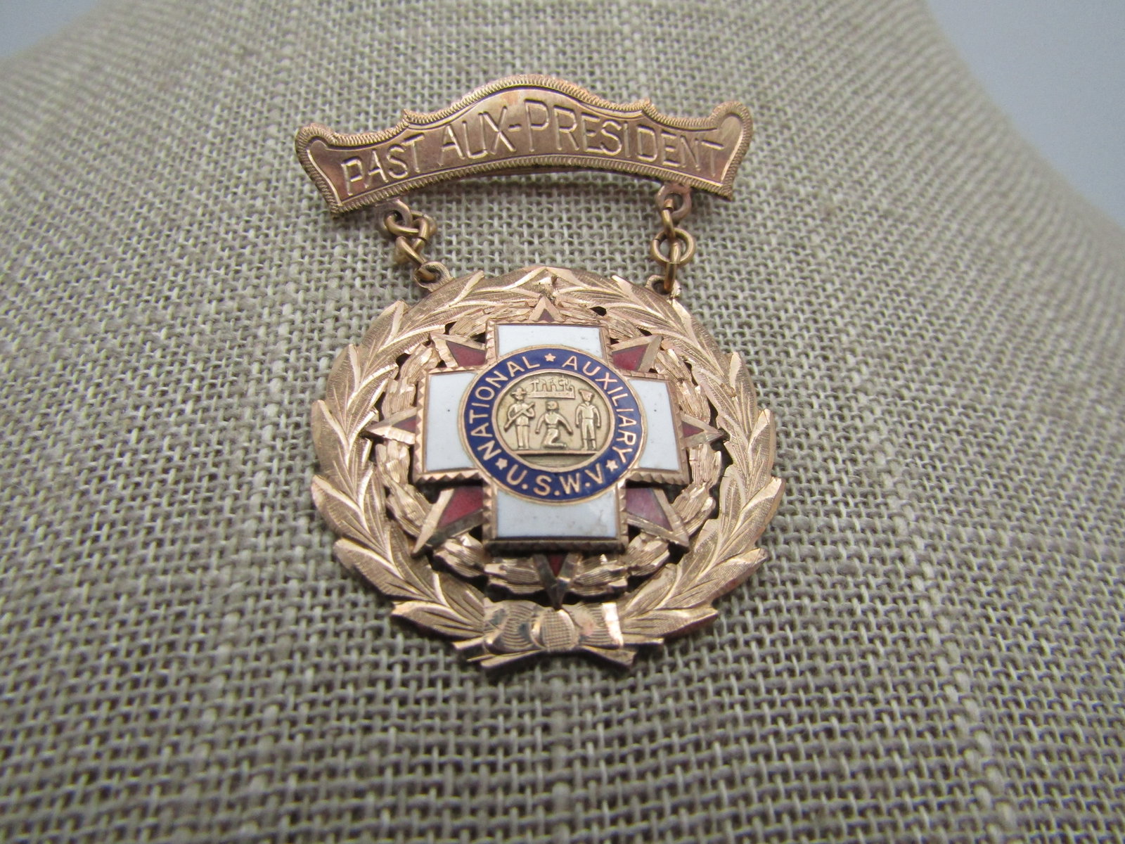 Vintage Past Aux-President USWV Pin, 10kt-12kt G.F., 1930's: Title: Vintage Past Aux-President USWV Pin, 10kt-12kt G.F., 1930's Description: Vintage Past Aux-President USWV Pin, 10kt-12kt G.F., 1930's. This is signed on the back with a maker's mark that looks l