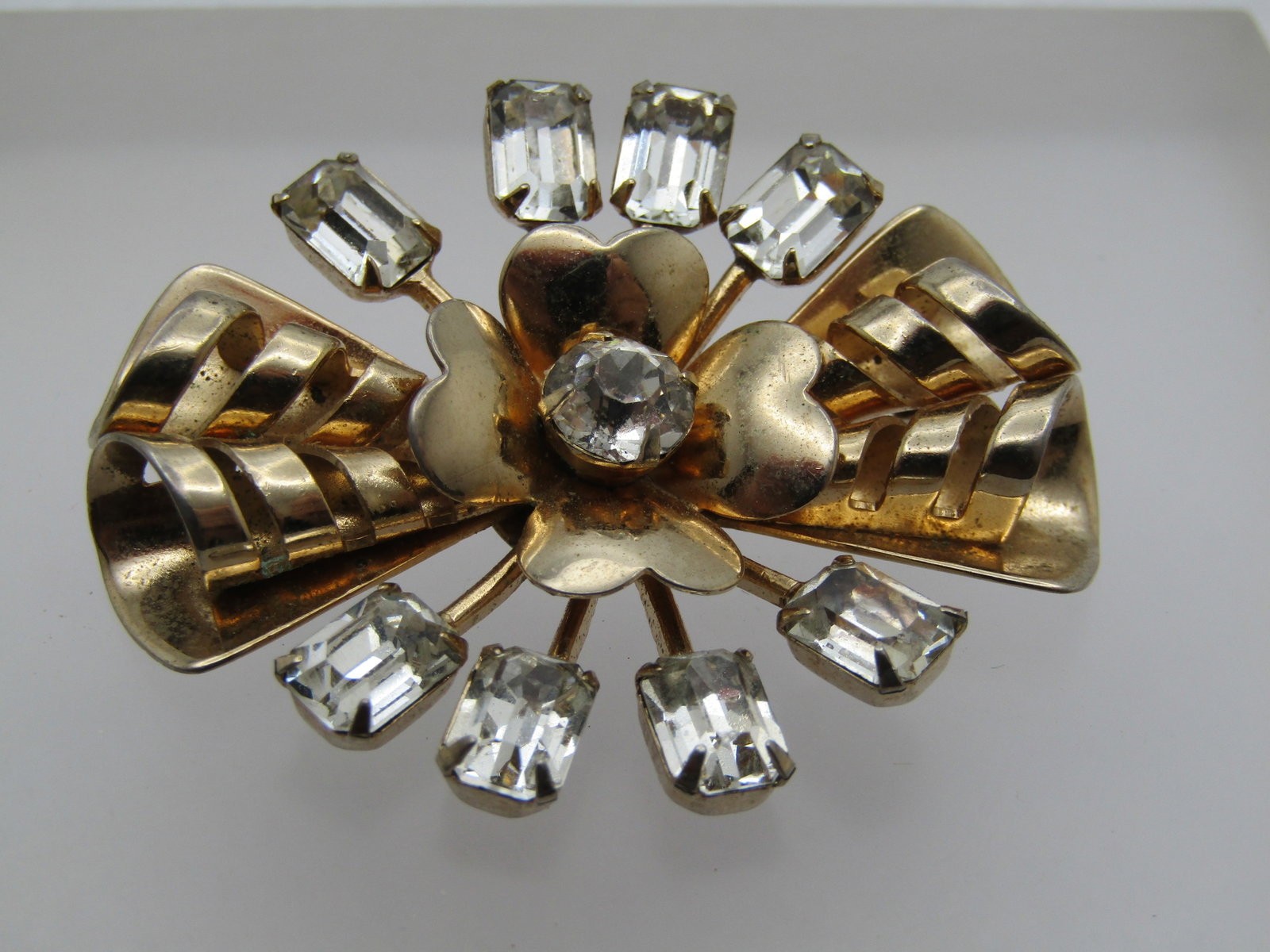 Vintage 10kt G.F. Rhinestone Brooch, Art Deco Themed, 1940's - 3