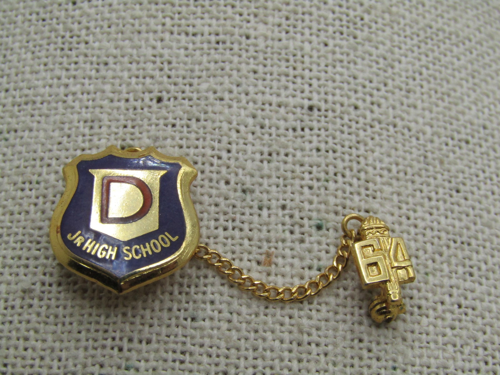 Vintage 1964 Danville Jr. High School Pin, 10kt G.F.: Title: Vintage 1964 Danville Jr. High School Pin, 10kt G.F. Description: Vintage 1964 Danville Jr. High School Pin, 10kt G.F. This has a blue enameled background with a red D in the center. It is
