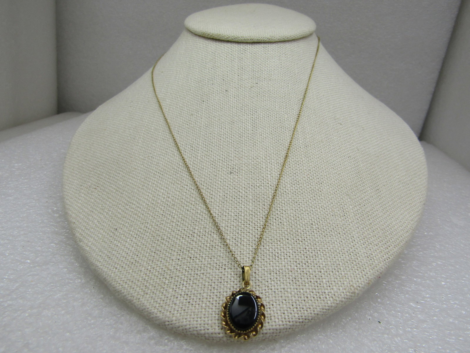 Vintage 12kt G.F. Onyx Necklace, 18", 1960's-1970's Signed: Title: Vintage 12kt G.F. Onyx Necklace, 18", 1960's-1970's Signed Description: Vintage 12kt G.F. Onyx Necklace, 18", 1960's-1970's Signed CC and marked 1/20 12kt G.F. The pendant has a 10mm by 8mm ova