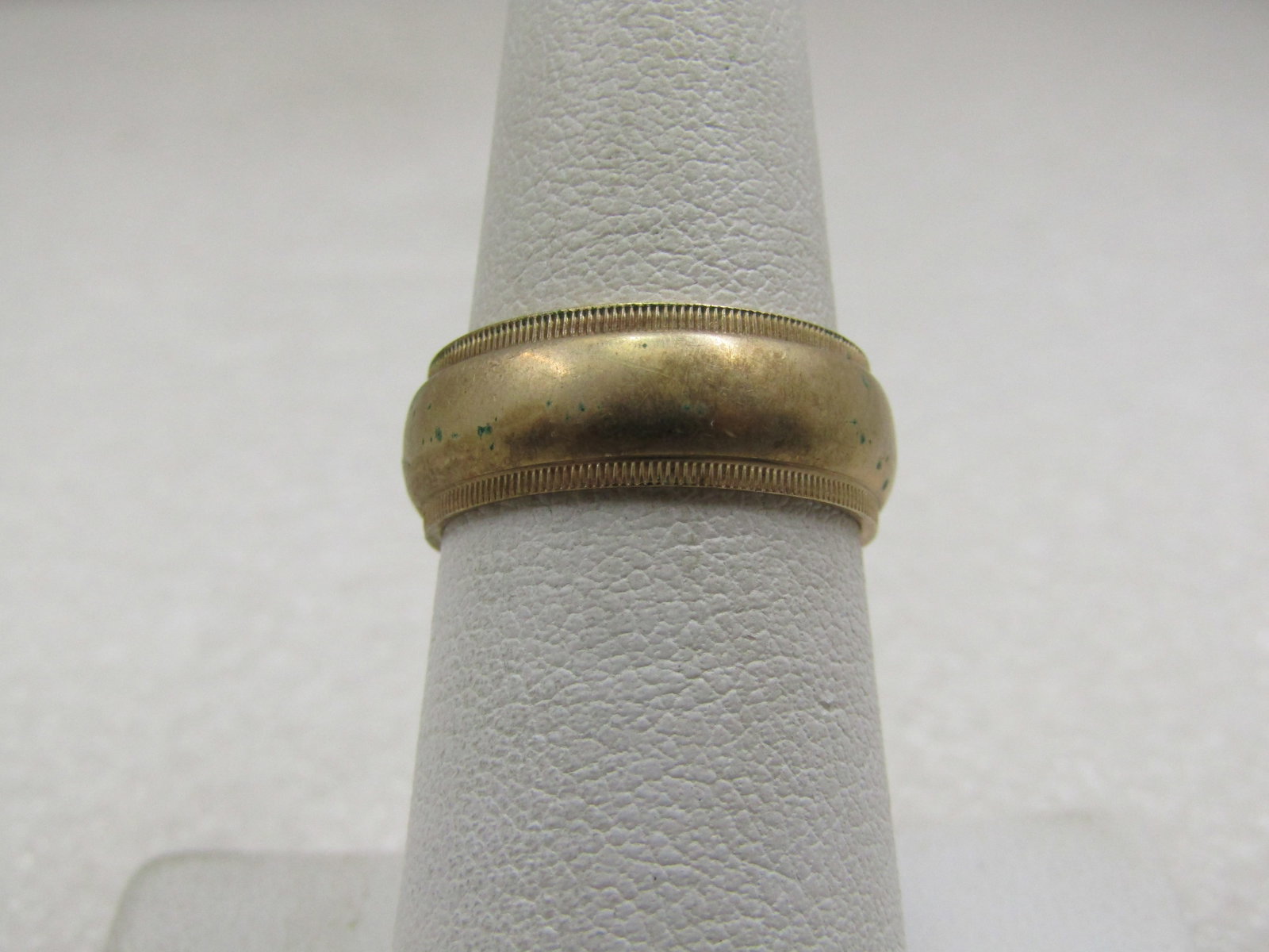 Vintage 10kt G.F. Wedding Band, Sz. 7, 7mm Wide, Signed: Title: Vintage 10kt G.F. Wedding Band, Sz. 7, 7mm Wide, Signed Description: Vintage 10kt G.F. Wedding Band, Sz. 7, 7mm Wide, Weight is appx. 2.74 gr. Signed with a long S in the center and a V on