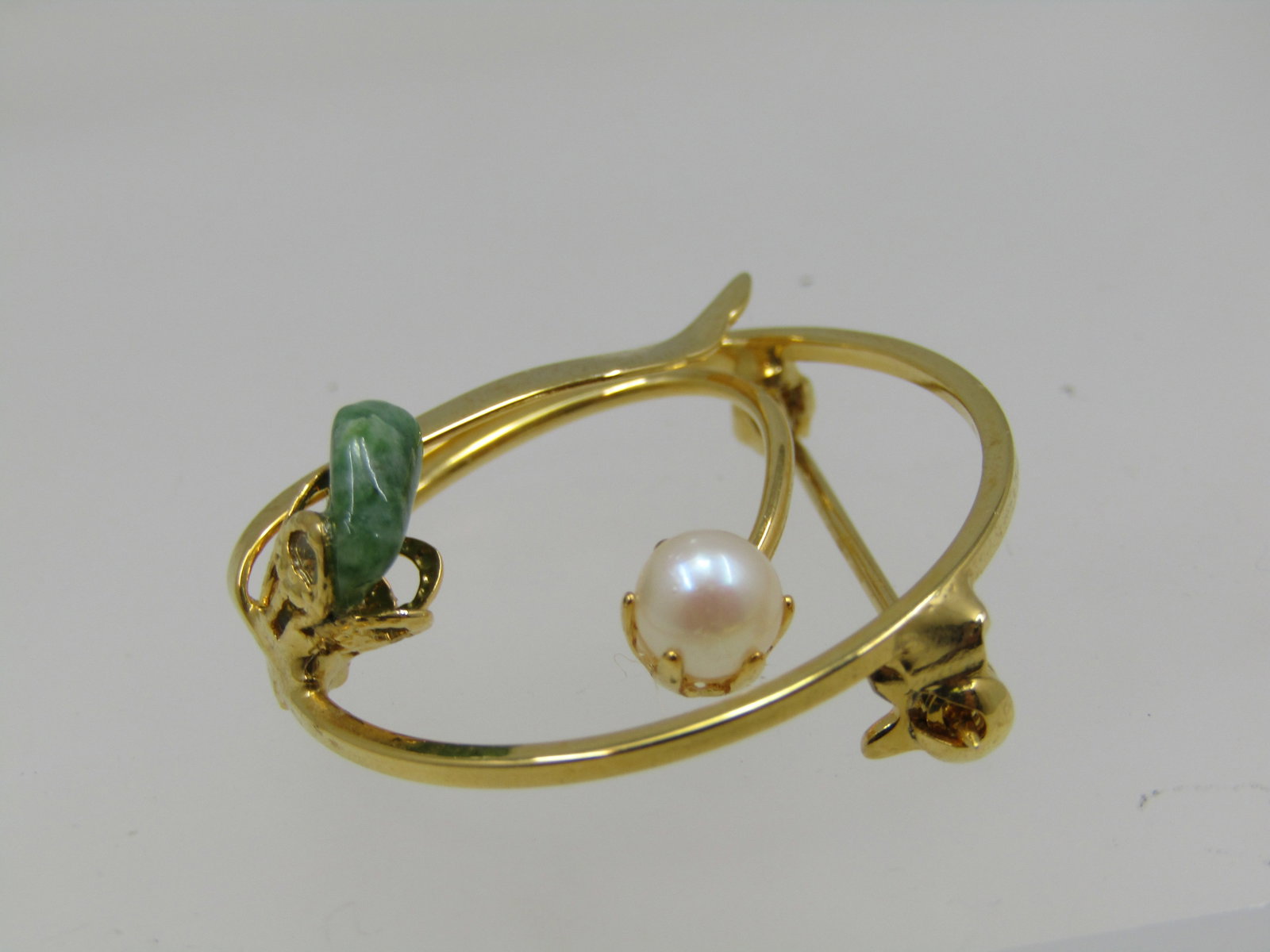 Vintage 10kt G.F. Faux Pearl Green Stone Brooch, Circle, 1960's - 4