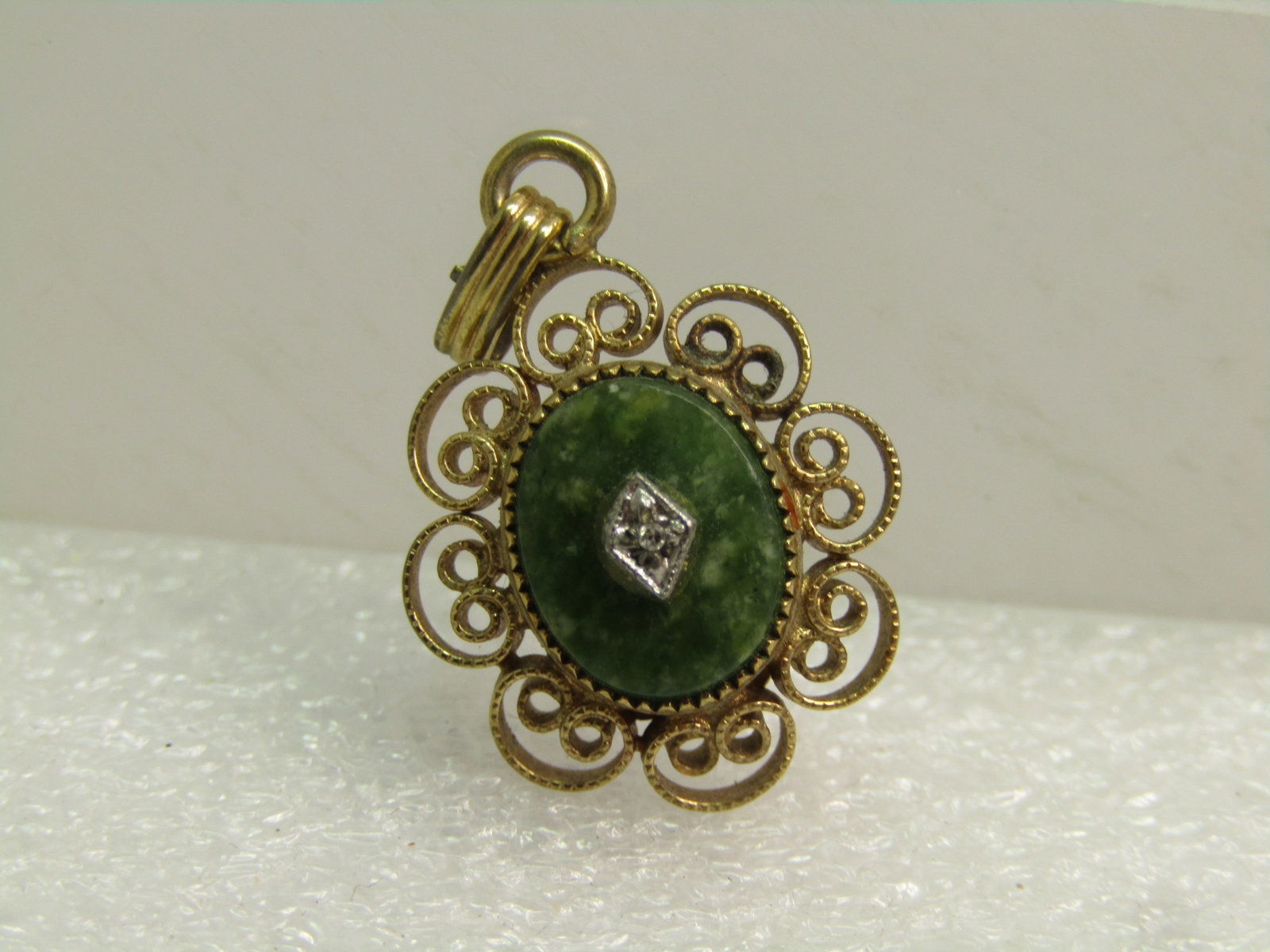 Vintage Catamore 12kt GF Agate Pendant with Diamond Chip. 1960's: Title: Vintage Catamore 12kt GF Agate Pendant with Diamond Chip. 1960's Description: Vintage Catamore 12kt GF Agate Pendant with Diamond Chip. 1960's. It is 1" tall with scrolled heart-ish filigree