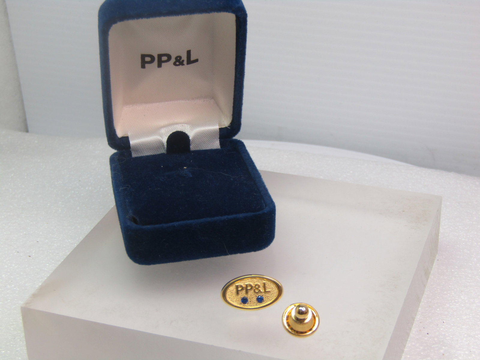 Vintage 10kt GF PPandL Employee Service Pin, Two Blue Spinel Stones: Title: Vintage 10kt GF PPandL Employee Service Pin, Two Blue Spinel Stones Description: Vintage 10kt GF PPandL Company Tack Pin, Two Blue Spinel Stones. The two stones test as blue spinnel. The two st