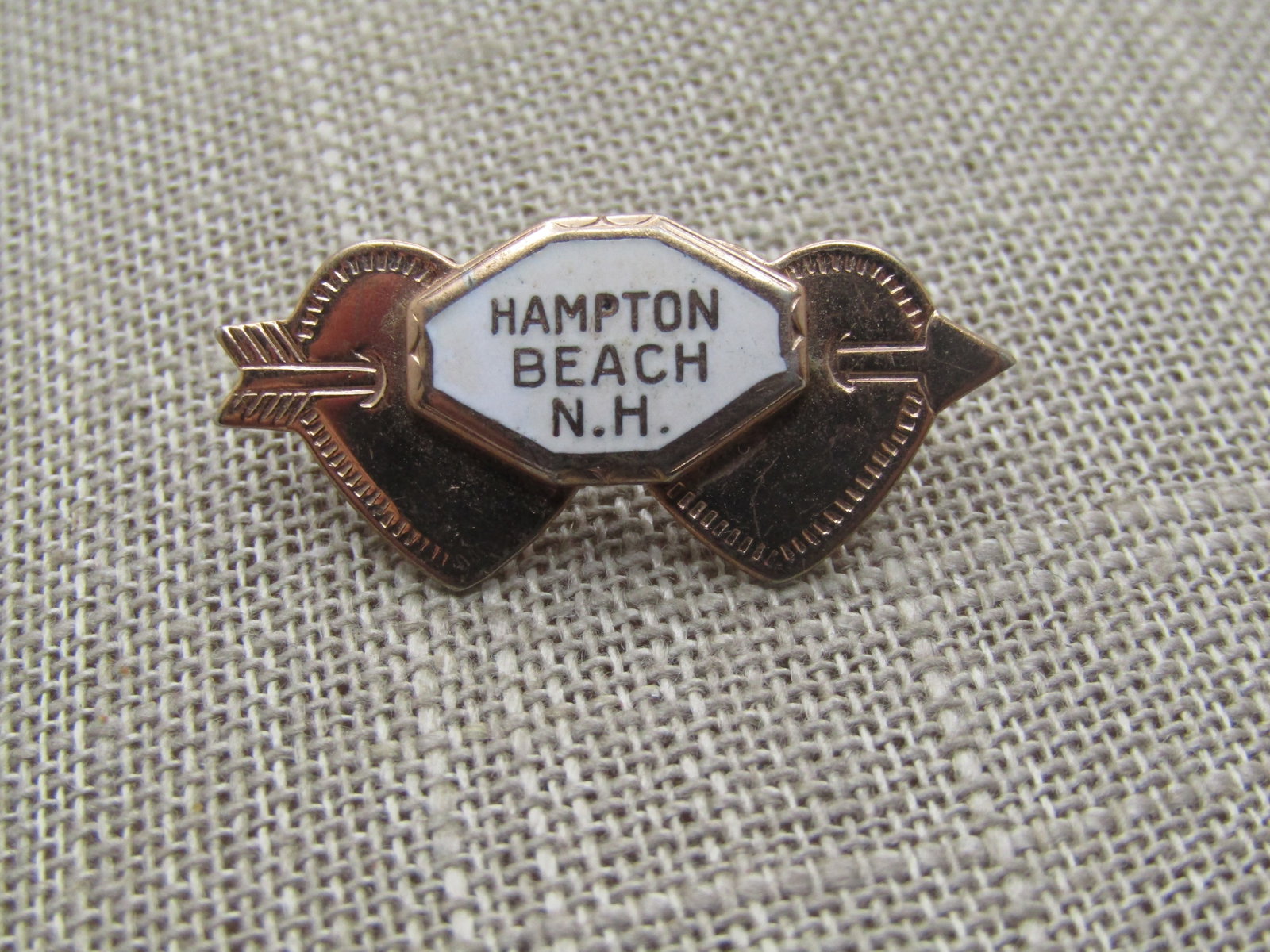 Vintage Double Heart Hampton Beach, N.H. Brooch, 1930's-1940's, C-Clasp, Gold Filled: Title: Vintage Double Heart Hampton Beach, N.H. Brooch, 1930's-1940's, C-Clasp, Gold Filled Description: Vintage Double Heart Hampton Beach, N.H. Brooch, 1930's-1940's, C-Clasp, 10kt gold filled with 