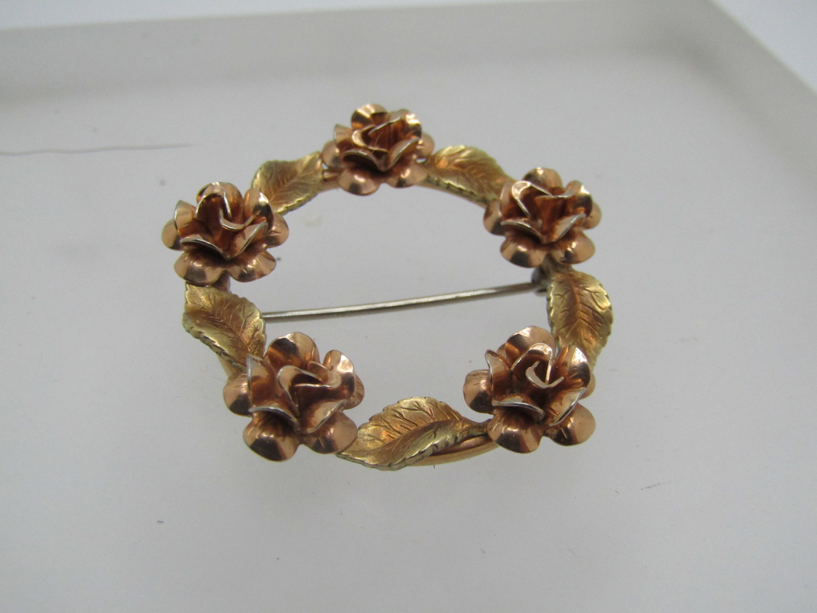 Vintage Floral Leaf Circle Brooch, Two-Tone, 1.5": Title: Vintage Floral Leaf Circle Brooch, Two-Tone, 1.5" Description: Vintage Floral Leaf Circle Brooch, Two-Tone, 1.5". Test as 10kt G.. Five rose gold blossoms and yellow gold leaves. This is just u