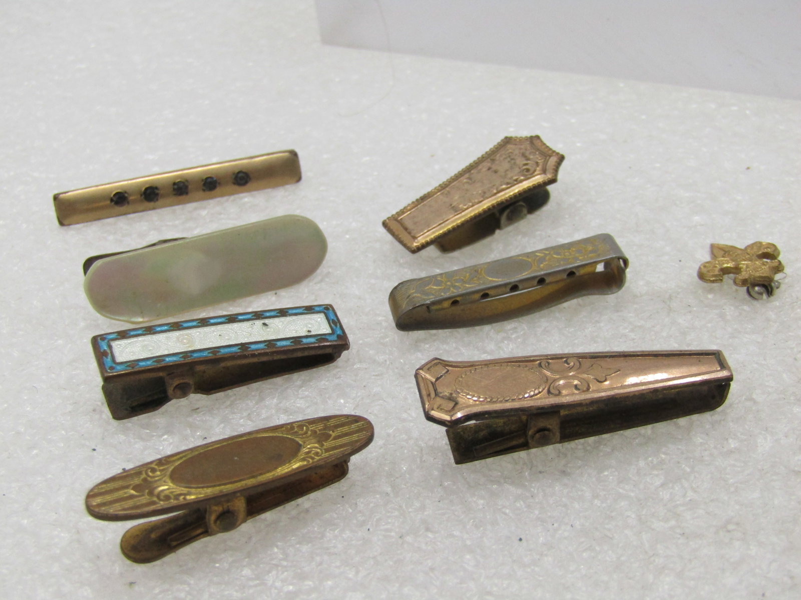 Vintage Lot of Seven Clips and a Boy Scout Emblem, Victorian to 1920's (1 of 7)
