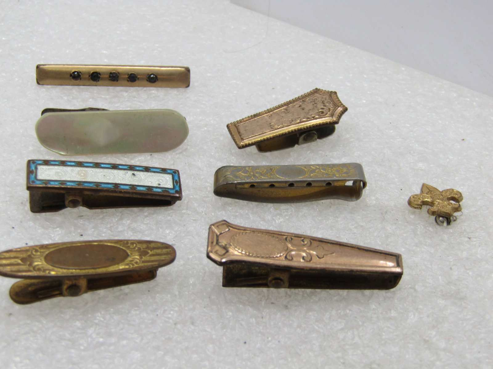 Vintage Lot of Seven Clips and a Boy Scout Emblem, Victorian to 1920's - 3