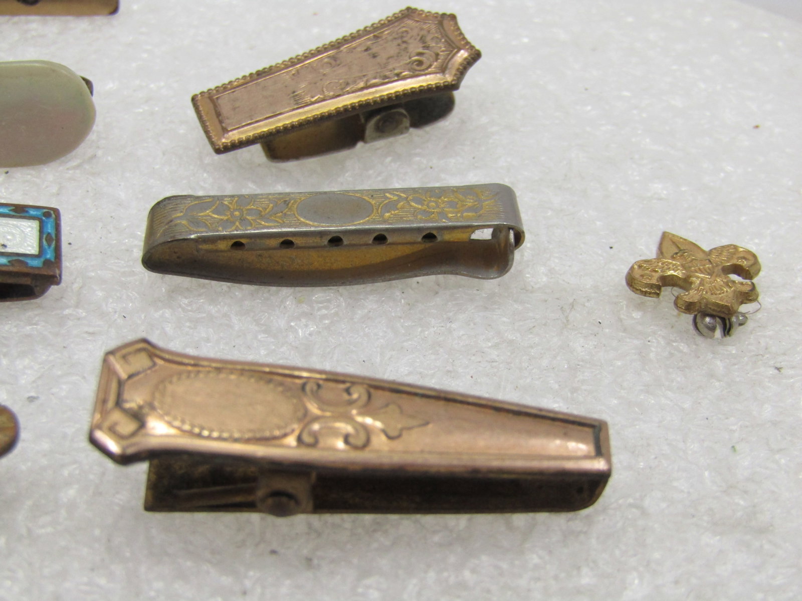 Vintage Lot of Seven Clips and a Boy Scout Emblem, Victorian to 1920's - 6