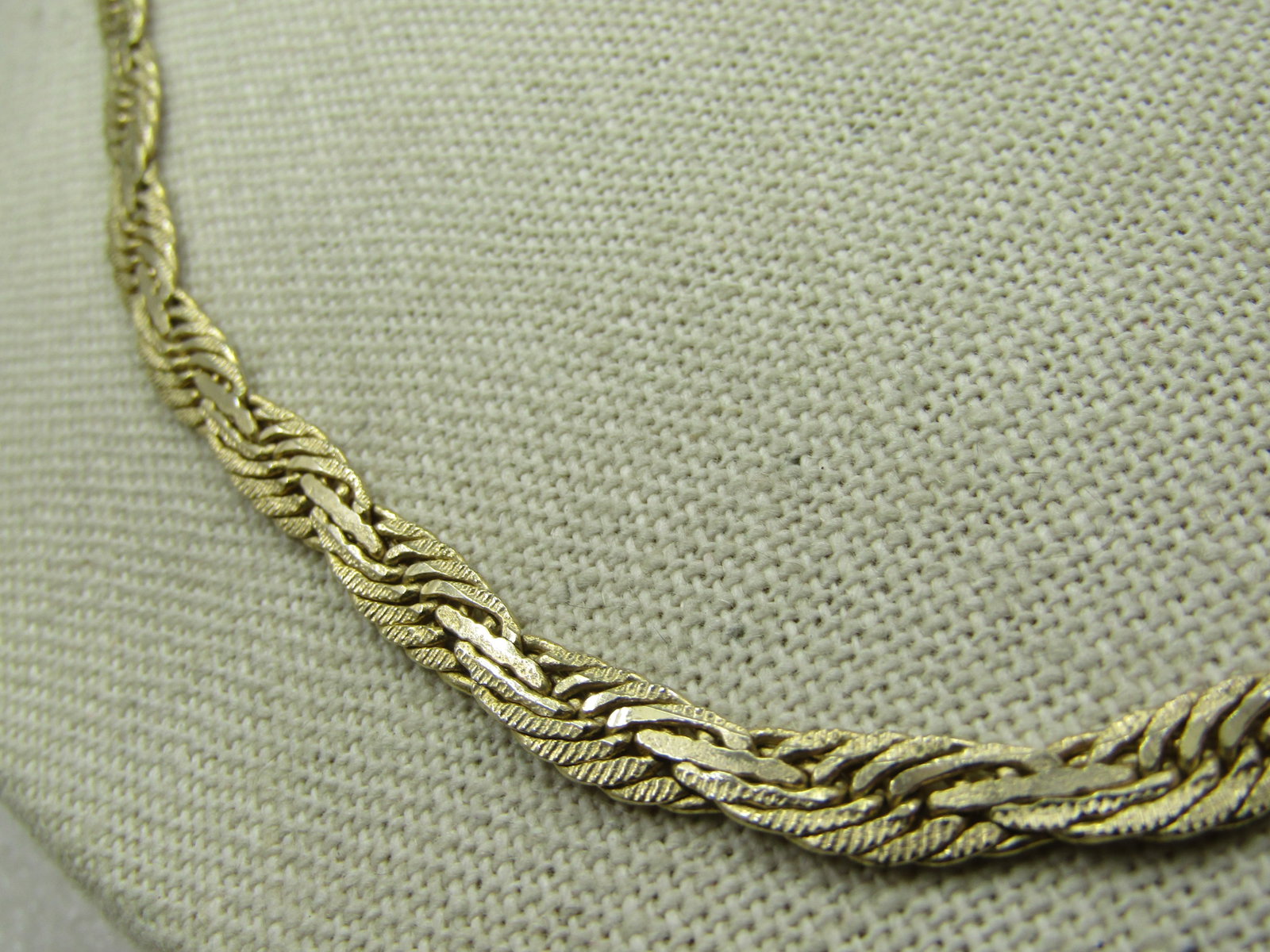 Vintage 14kt Plated Twisted Textured Herringbone Necklace. 23", Unisex - 3