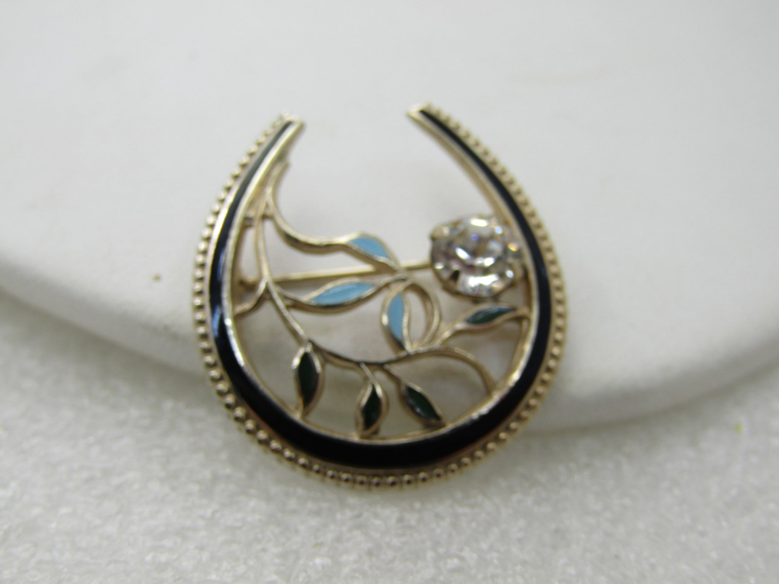 Vintage 10kt G.F. Enameled Rhinestone Horeshoe Floral Brooch, 1-1/8": Title: Vintage 10kt G.F. Enameled Rhinestone Horeshoe Floral Brooch, 1-1/8" Description: Vintage 10kt G.F. Enameled Rhinestone Horeshoe Floral Brooch, 1-1/8" Tall and 1" wide. Floral design nearly fil