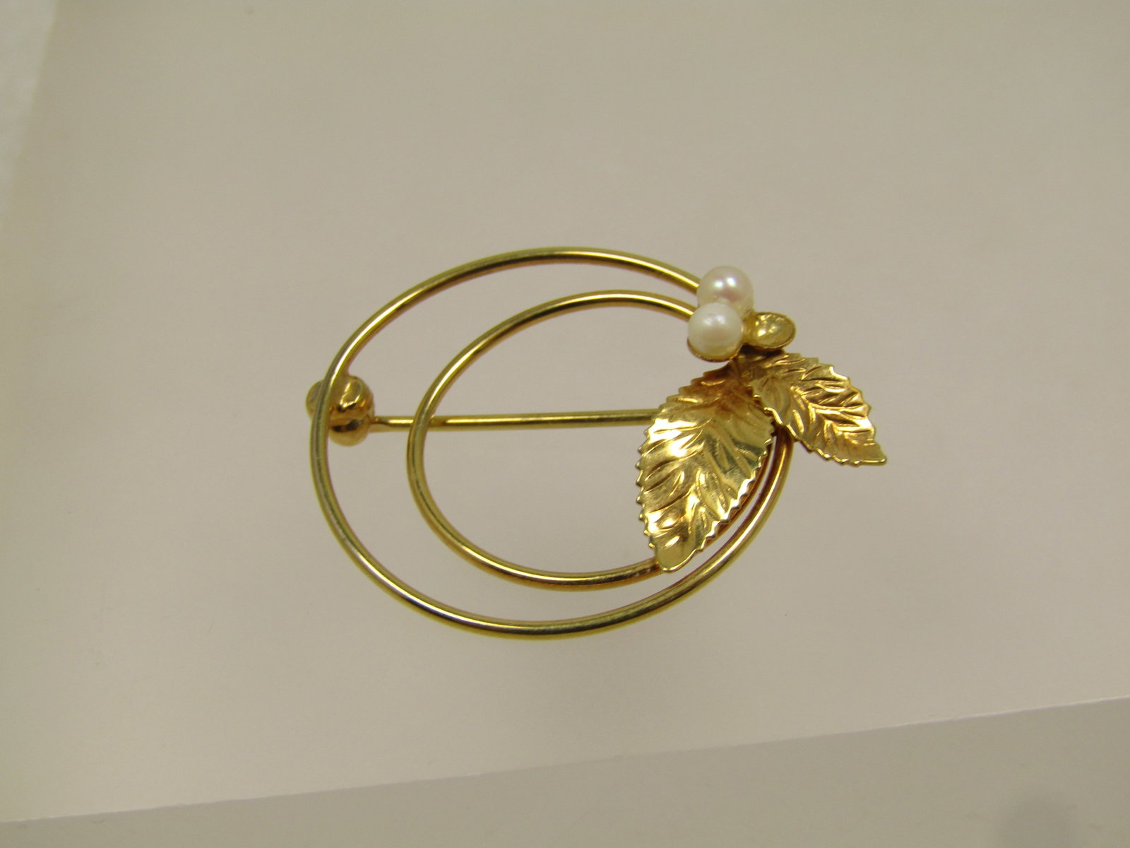 Vintage 12kt GF Faux Pearl Brooch, Leaf Accents, Signed Carla, 1960's - 5