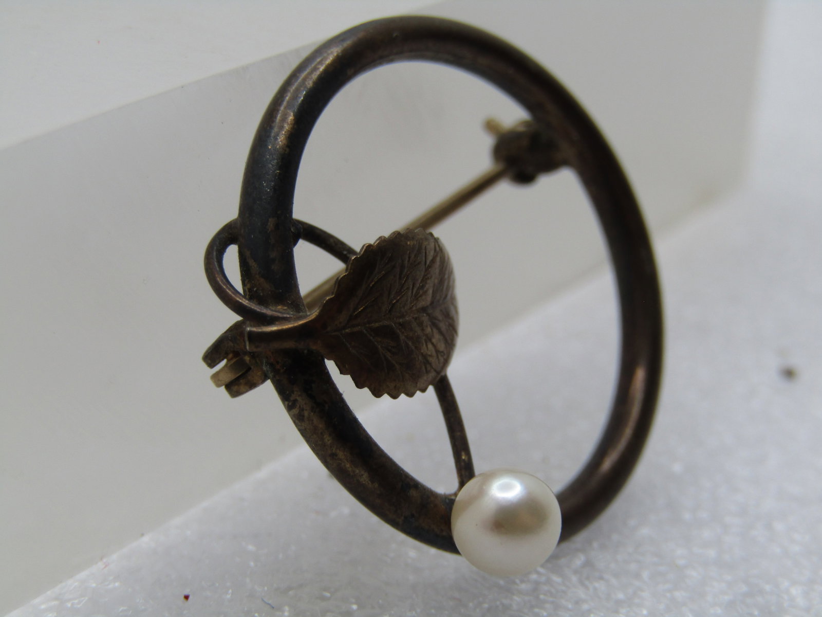 Vintage 14kt GF Faux Pearl Leaf Brooch, Circle, Signed DCE, 1960's - 3