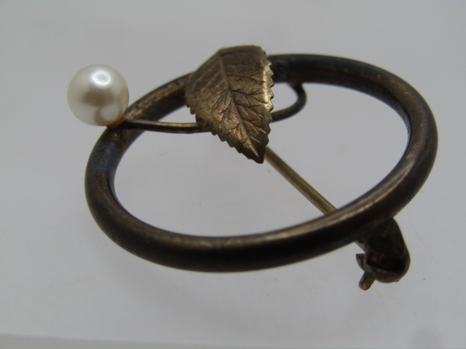 Vintage 14kt GF Faux Pearl Leaf Brooch, Circle, Signed DCE, 1960's - 5