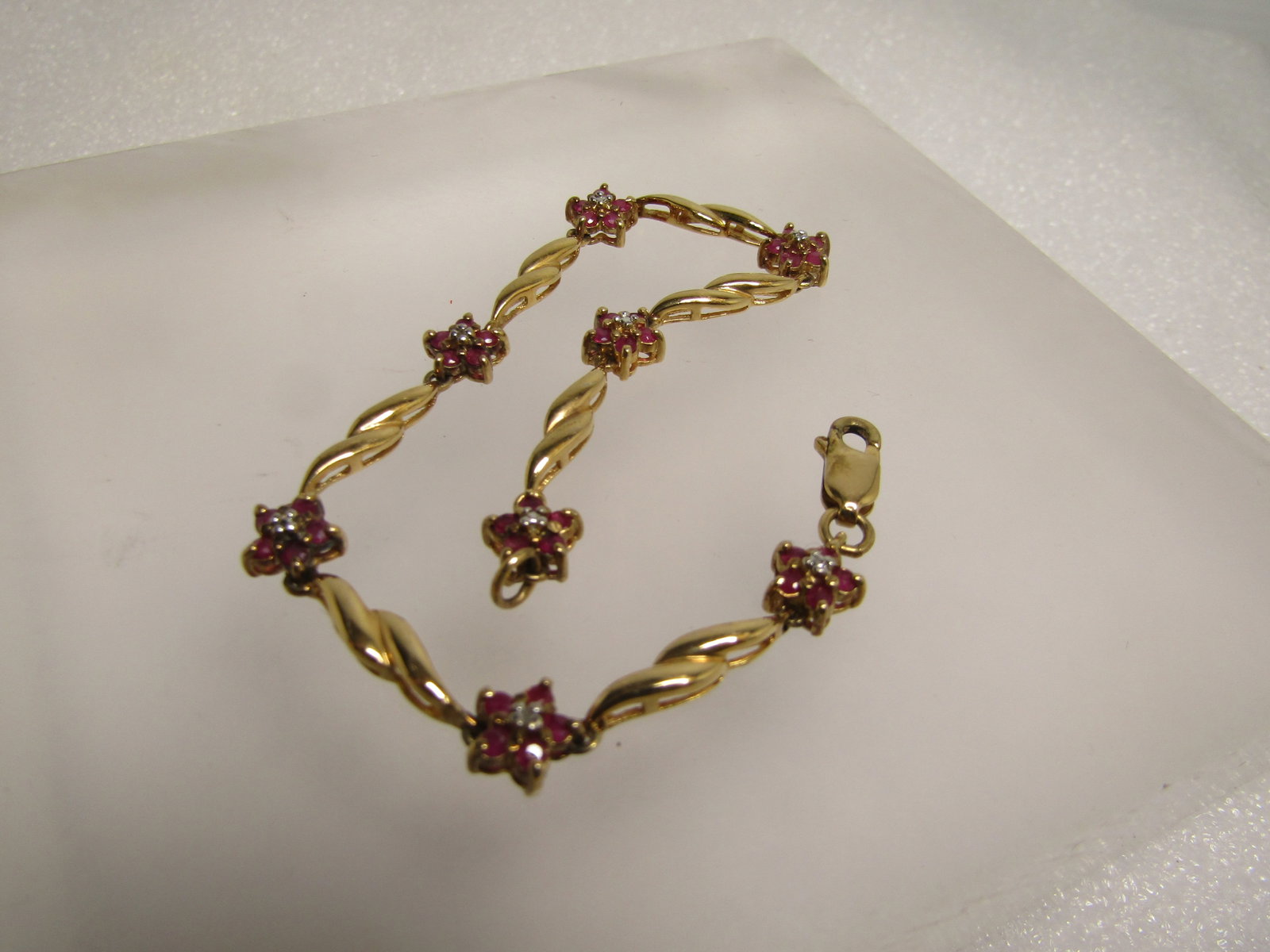 Vintage Scrolled 12kt GF Horseshoe Brooch, 1960's-1970's, Signed 2 Winard. This is appx. 1-7/8" by - 2