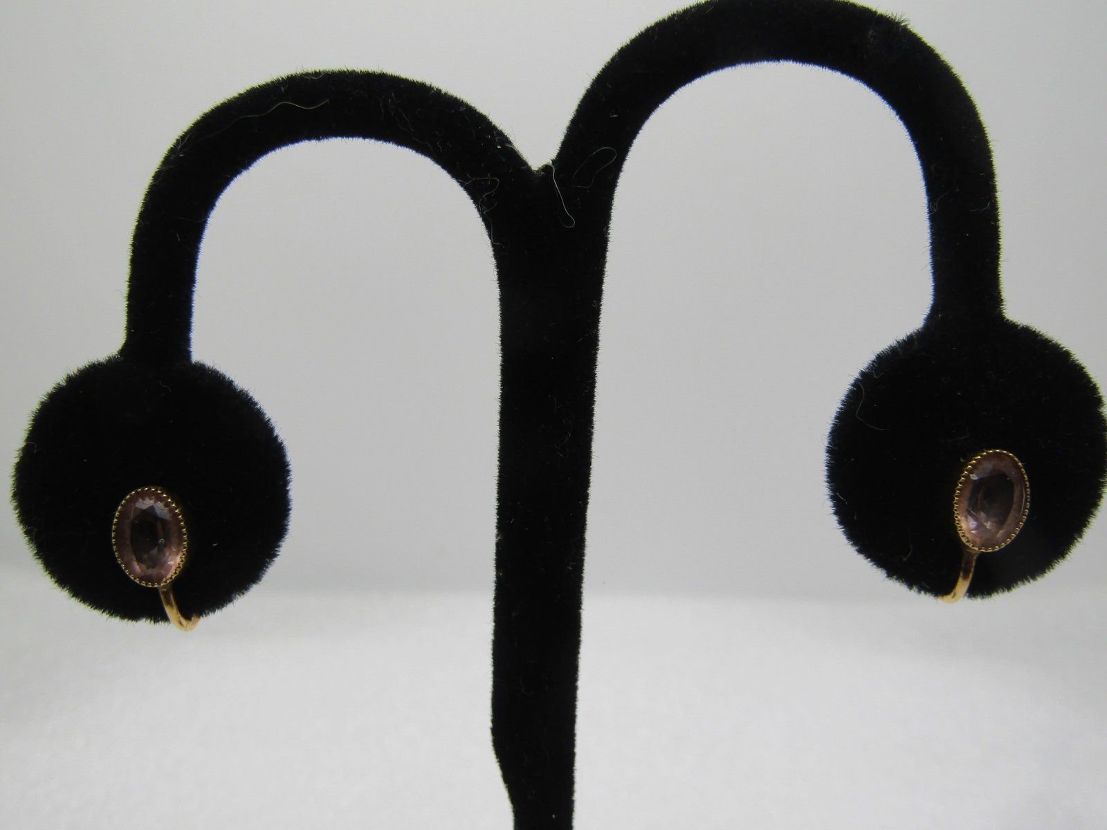 Vintage 12kt G.F. Pink Stone Earrings, Screwback, 1960's: Title: Vintage 12kt G.F. Pink Stone Earrings, Screwback, 1960's Description: Vintage 12kt G.F. Pink Stone Earrings, Screwback, 1960's. the stone is oval, cut pale pink glass that is appx. 7mm by 5.5mm