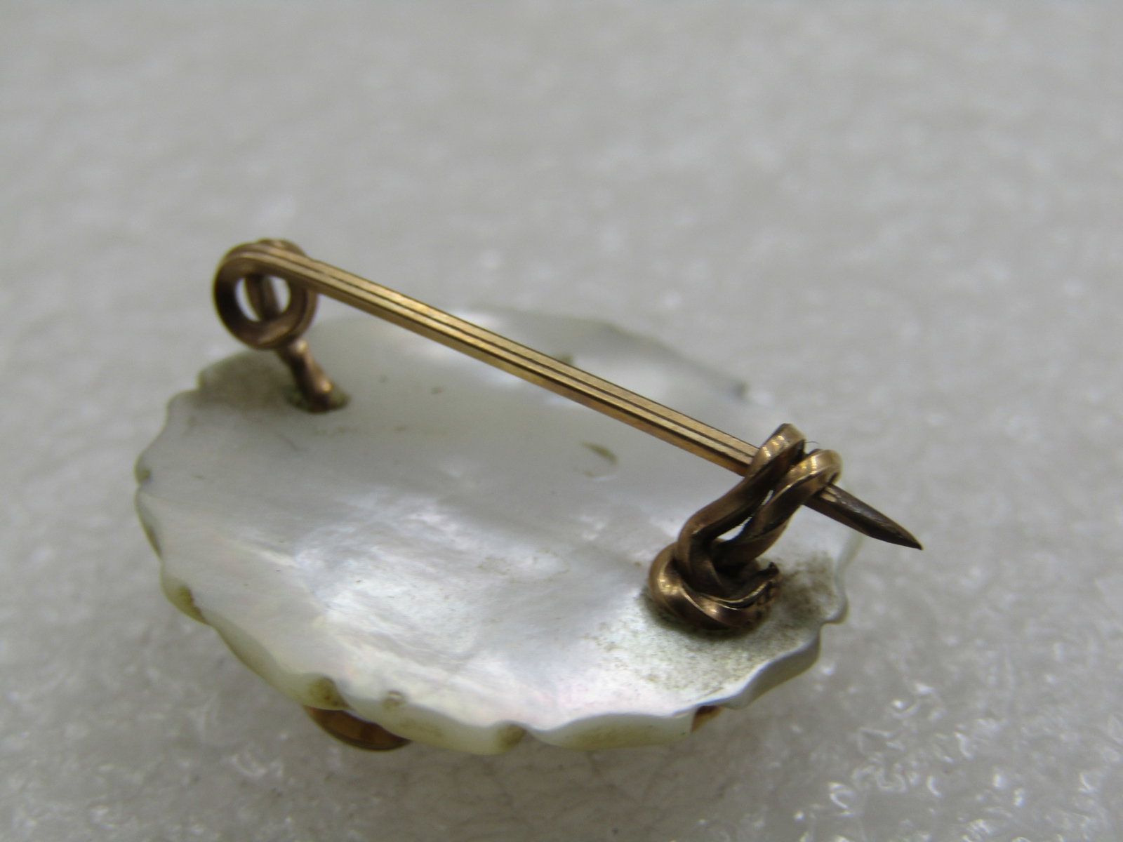 Vintage Carved Mother-of-Pearl Initial E Brooch - 5