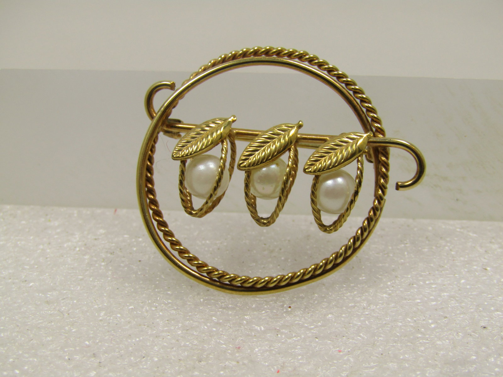 Vintage 14kt G.F. Cultured Pearl Brooch, Signed AMCO, 1950's-1960's: Title: Vintage 14kt G.F. Cultured Pearl Brooch, Signed AMCO, 1950's-1960's Description: Vintage 14kt G.F. Cultured Pearl Brooch, Signed AMCO, 1950's-1960's. This is marked Amco 14kt G.F. with a lockin