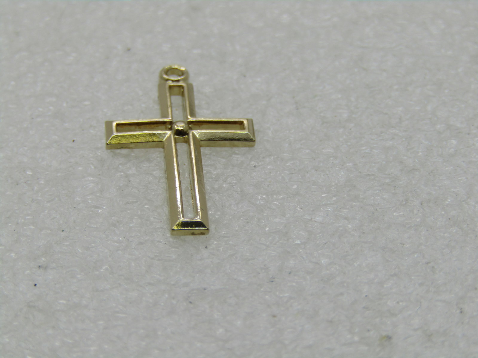 Parklane 12kt GP Cross Pendant , 1": Title: Parklane 12kt GP Cross Pendant , 1" Description: Parklane 12kt GP Cross Pendant , 1". Marked Parklane and 12kt but it is plated or filled and not solid 12kt. It has an open center with a bead
