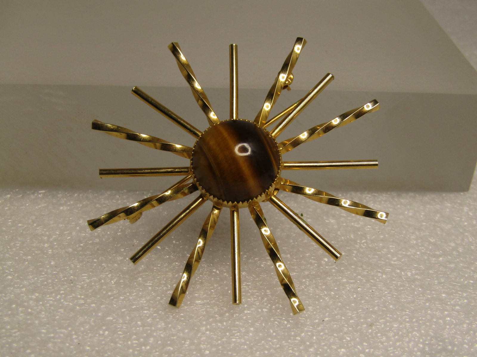 Vintage Tiger's Eye Sunburst Brooch, Signed Burt Cassell 1/20 12kt G.F, 1960's. (1 of 7)