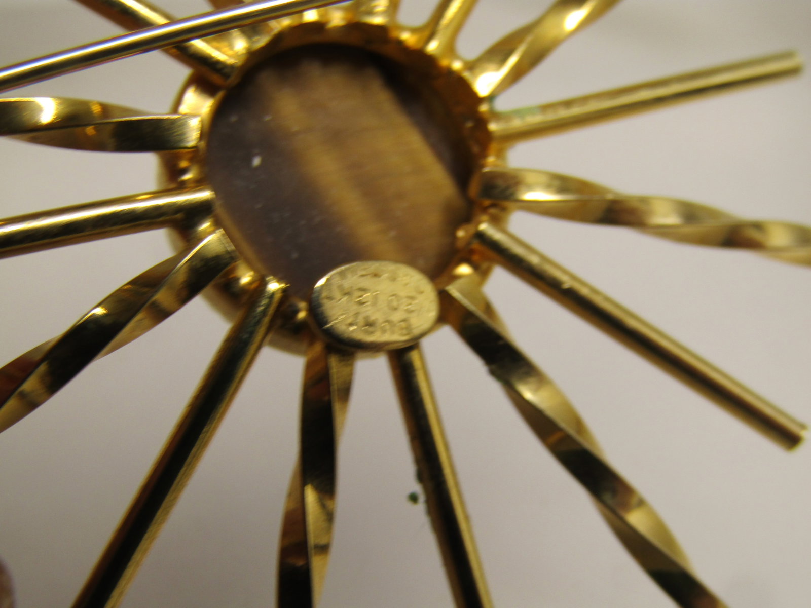 Vintage Tiger's Eye Sunburst Brooch, Signed Burt Cassell 1/20 12kt G.F, 1960's. - 4