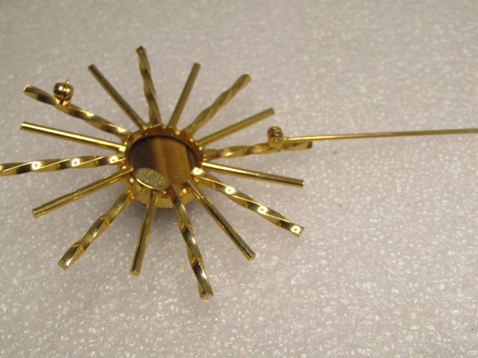 Vintage Tiger's Eye Sunburst Brooch, Signed Burt Cassell 1/20 12kt G.F, 1960's. - 7