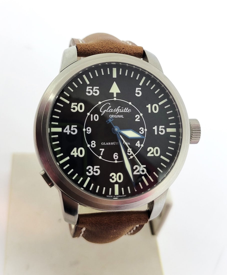 Mens GLASHUTTE Original Senator Navigator Automatic 44 mm watch* EXLNT: Mens GLASHUTTE Original Senator Navigator Automatic 44 mm watch* EXLNT? This Men's GLASHUTTE watch is German made. Great present for yourself or someone you love! * Stainless steel case in matte