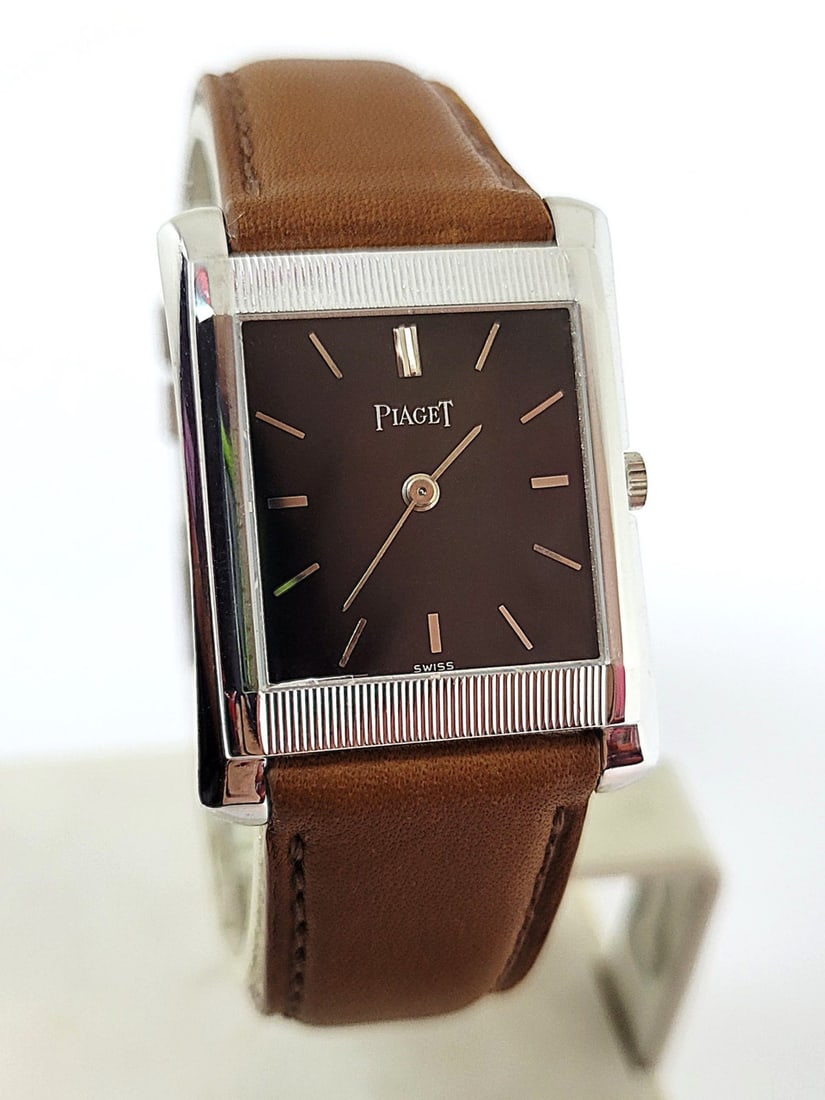 Solid 18k White PIAGET Unisex Watch Ref 906 with Original 18k Whie Gold Buckle: Solid 18k White Slim PIAGET Unisex Watch Ref 906 with Original 18k Whie Gold Buckle?* EXLNT???? This Unisex PIAGET? watch is Swiss-made. Great present for yourself or someone you love! * Solid 18k whi