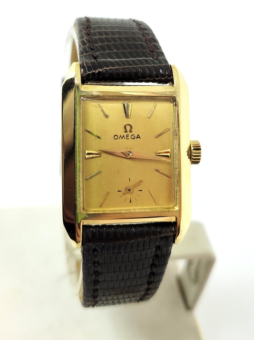 Unisex Solid 18k OMEGA Winding Watch 3983 c.1956 Cal 302 * EXLNT* RARE: Unisex Solid 18k OMEGA Winding Watch 3983 c.1956 Cal 302 * EXLNT* RARE????? This Unisex Omega watch is Swiss-made Great present for yourself or someone you love! * Solid 18k yellow case & back in