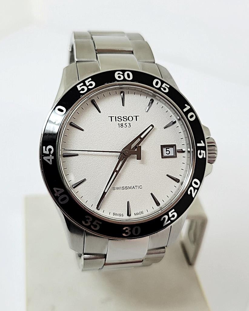 Mens S/Steel TISSOT V8 SWISSMATIC T106407A Watch in Excellent Condition (1 of 11)