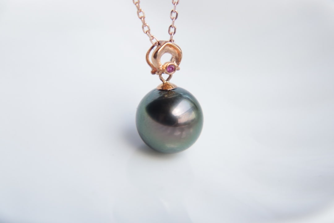 18K Gold Natural Tahitian Sea Pearl Pendant - 2