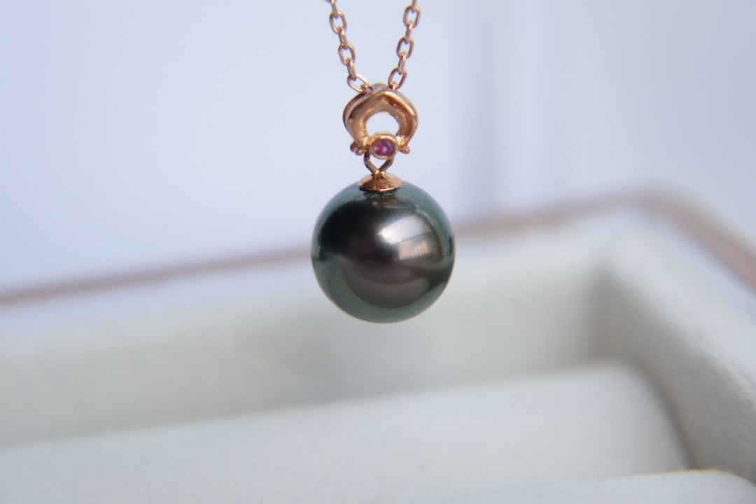 18K Gold Natural Tahitian Sea Pearl Pendant - 4