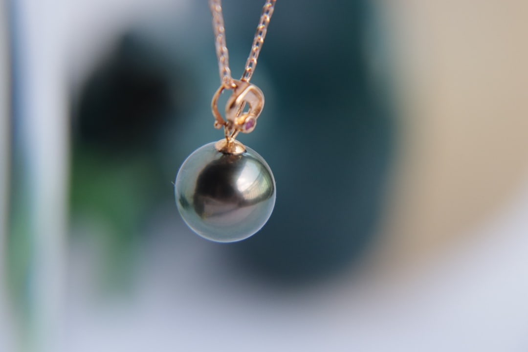 18K Gold Natural Tahitian Sea Pearl Pendant - 6