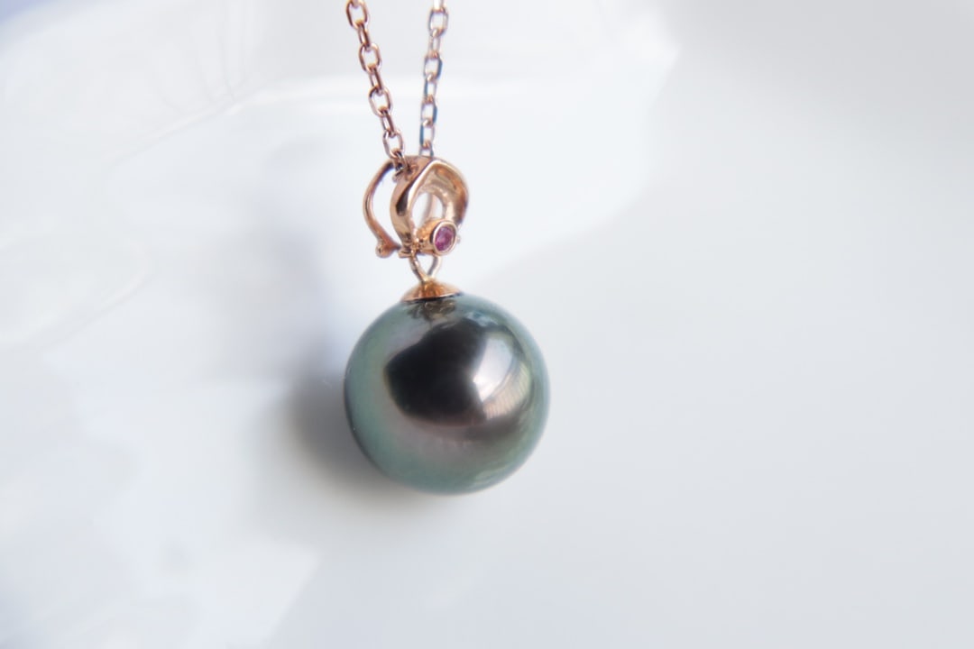 18K Gold Natural Tahitian Sea Pearl Pendant - 7